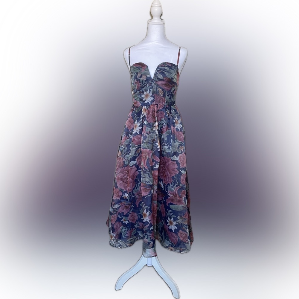 Semi-formal dress by Lulu’s. NWT.